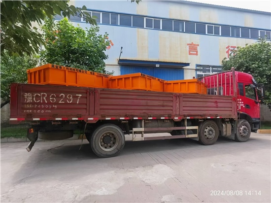 善車(chē)峪客戶訂購(gòu)12臺(tái)側(cè)卸式礦車(chē)發(fā)貨完成